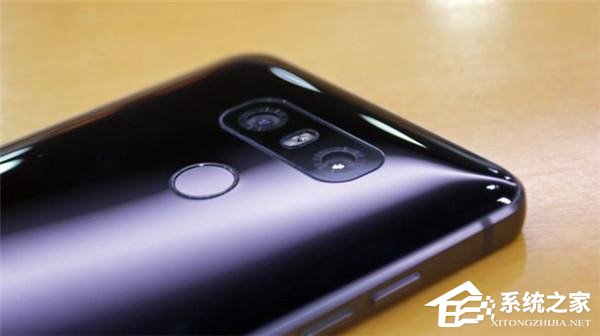 LG G6背部面板小刀划刮测试：没有半分损耗