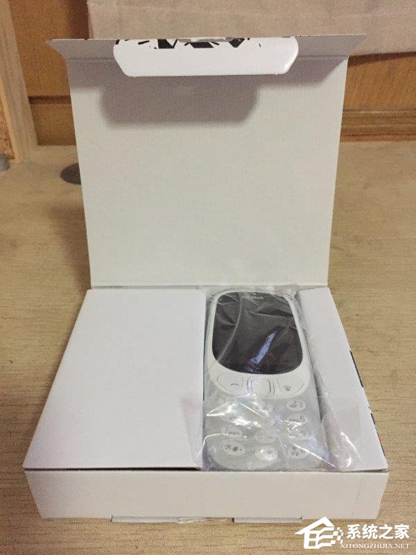 诺基亚3310复刻版灰色开箱上手测评：怀旧经典回归