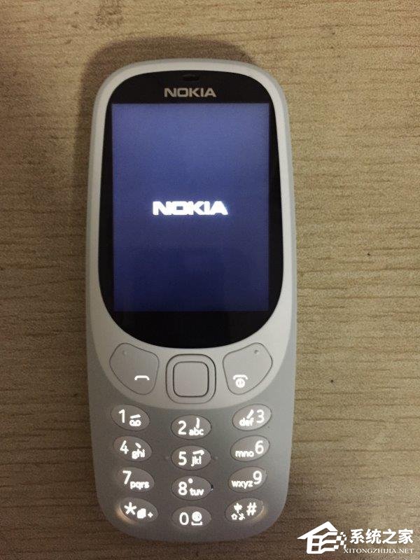 诺基亚3310复刻版灰色开箱上手测评：怀旧经典回归
