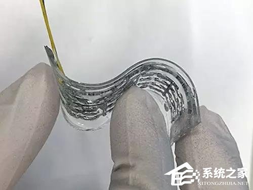 液态电池诞生：吸收你的身体能量来续航的电池