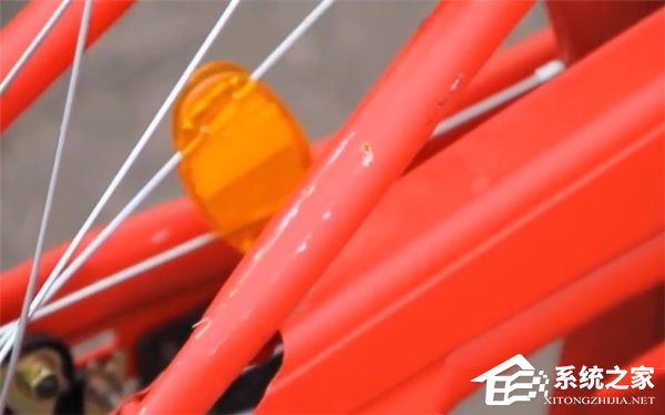 “小龙虾”集体上岸了？北京街头惊现中国红版共享单车