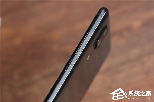 夏普AQUOS S2开箱图赏：异形全面屏设计