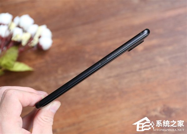 夏普AQUOS S2开箱图赏：异形全面屏设计