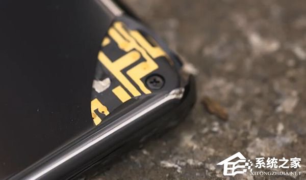 手滑引发的“惨”案！小米MIX 2全球首碎