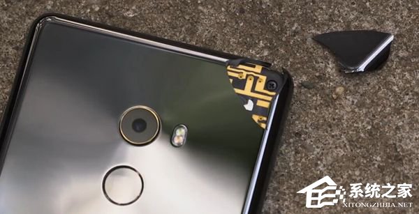手滑引发的“惨”案！小米MIX 2全球首碎