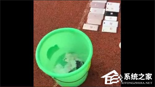 让学生好好学习？河南某中学当学生面销毁手机