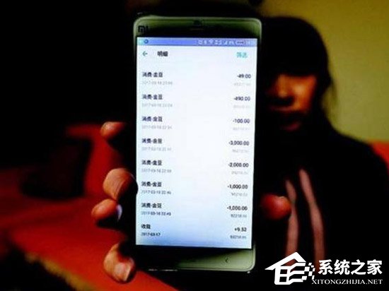 低智！网曝19岁男子打赏女主播26万后家人要求退款