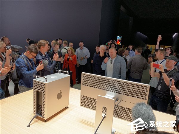 老罗迷之微笑？苹果新Mac Pro外观设计遭吐槽