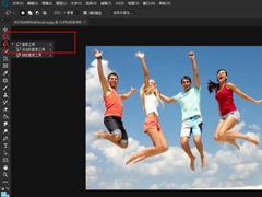 Photoshop如何去除图片中多余人物？Photoshop去除图片中多余人物的方法