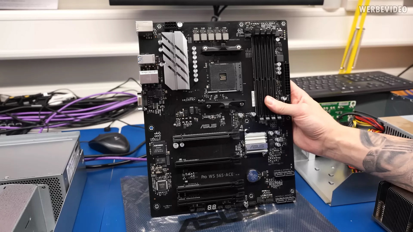 AMD B665主板：CPU 插座旋转 90 度，适合安装在工作站和服务器机箱内