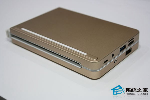 这样也行?Win10迷你PC安装在了折叠键盘上!