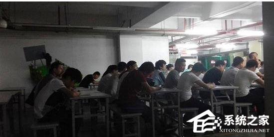 苹果iPhone中国代工厂工人的现状：一个月加班109小时