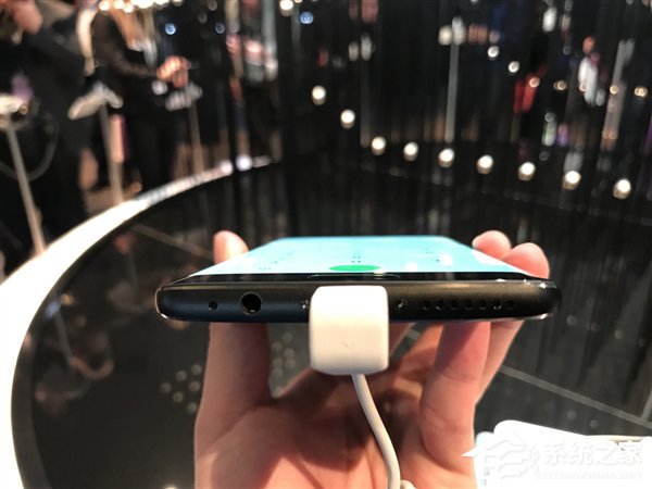 华为Mate9真机展示：金属拉丝超级亮眼