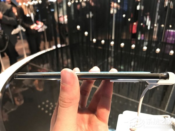 华为Mate9真机展示：金属拉丝超级亮眼