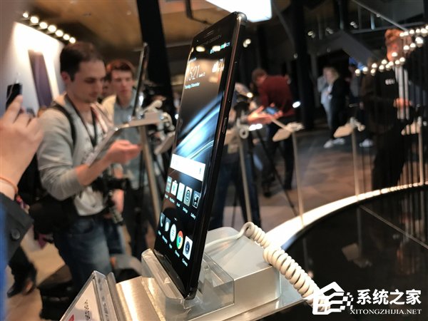 华为Mate9真机展示：金属拉丝超级亮眼