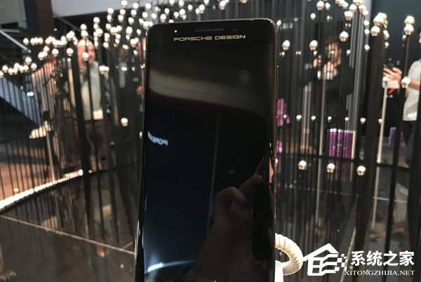 华为Mate9真机展示：金属拉丝超级亮眼