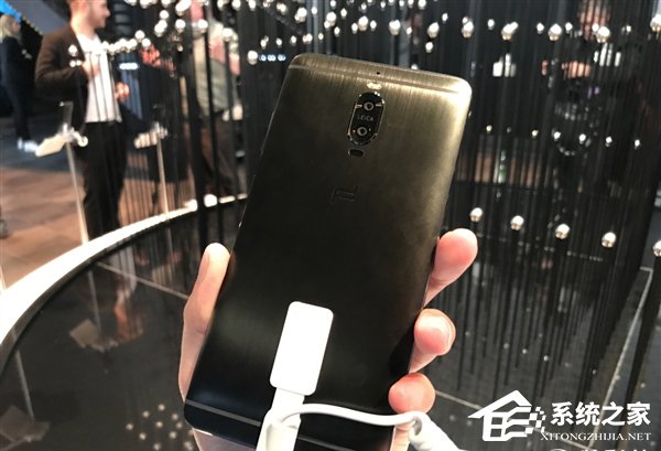华为Mate9真机展示：金属拉丝超级亮眼