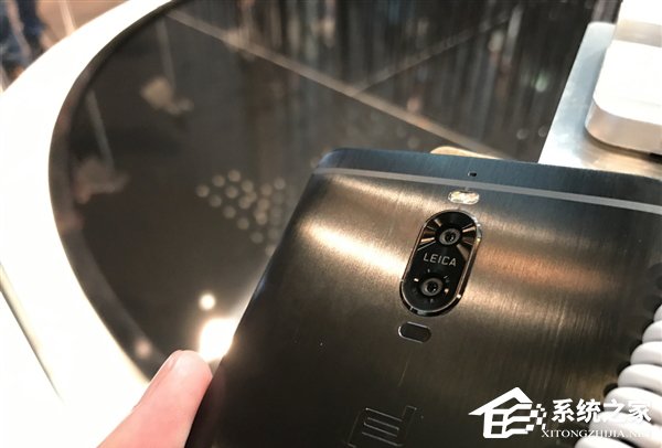 华为Mate9真机展示：金属拉丝超级亮眼