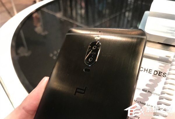 华为Mate9真机展示：金属拉丝超级亮眼
