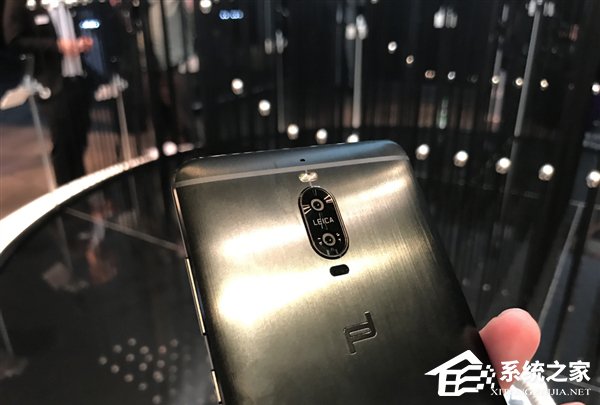 华为Mate9真机展示：金属拉丝超级亮眼