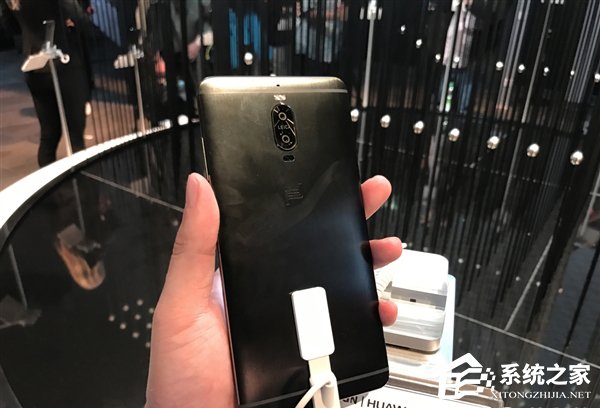 华为Mate9真机展示：金属拉丝超级亮眼