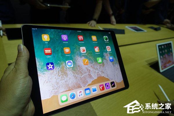屏幕刷新率高达120赫兹！全新10.5英寸iPad Pro上手图赏