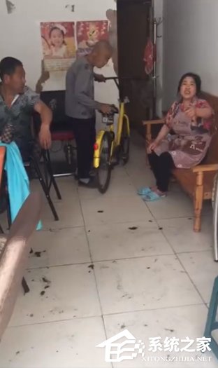 停我家门口就是我的！老大爷强抢他人解锁的共享单车