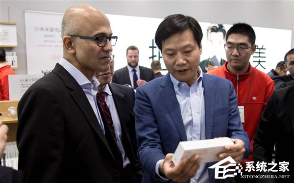 雷军全程陪同！微软CEO纳德拉参观北京小米之家旗舰店