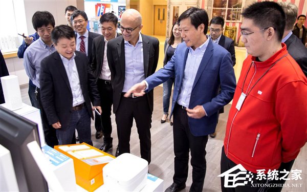 雷军全程陪同！微软CEO纳德拉参观北京小米之家旗舰店