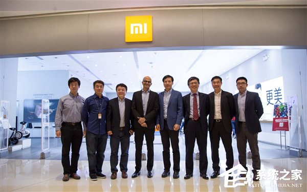 雷军全程陪同！微软CEO纳德拉参观北京小米之家旗舰店