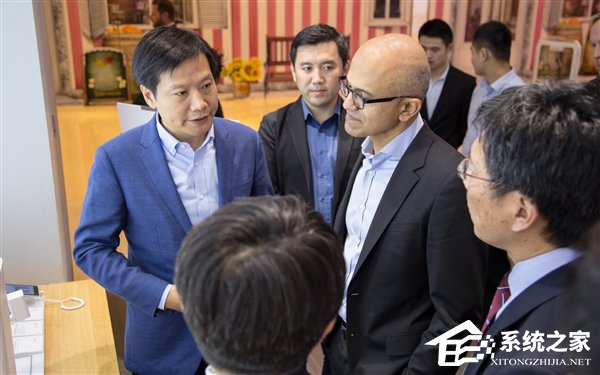 雷军全程陪同！微软CEO纳德拉参观北京小米之家旗舰店