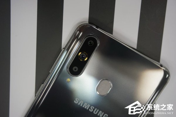 Galaxy A8s手机值得买吗？三星A8s手机上手体验评测