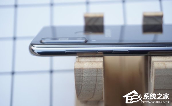 Galaxy A8s手机值得买吗？三星A8s手机上手体验评测