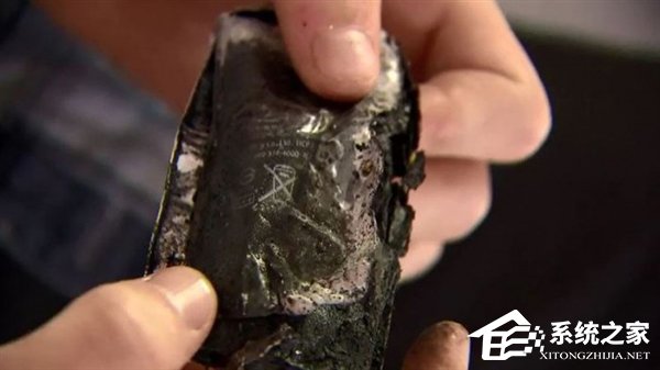 澳洲少年掰弯iPhone手机电池被烫伤