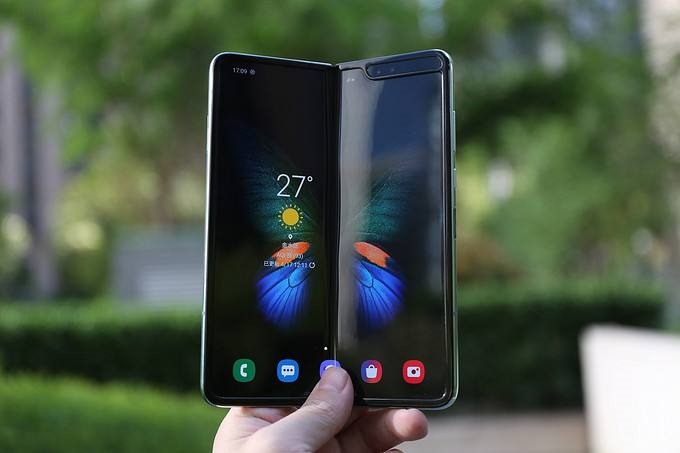 微软Surface Phone新专利意外曝光