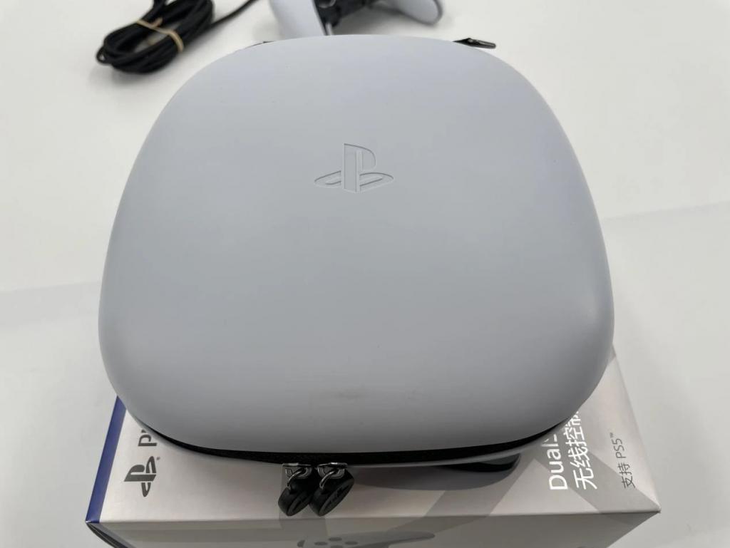 PS5精英手柄开箱:与DualSense手柄外形