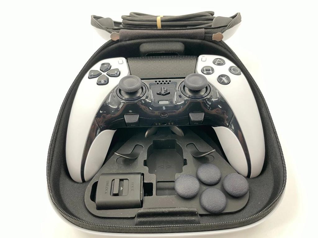 PS5精英手柄开箱:与DualSense手柄外形