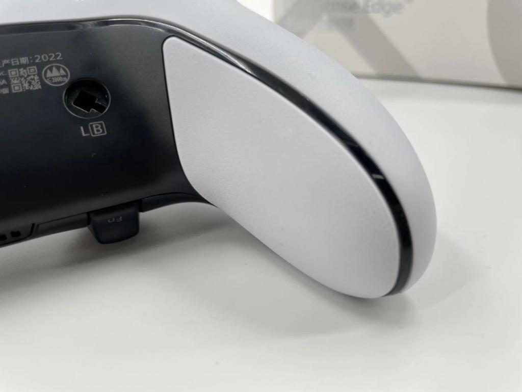 PS5精英手柄开箱:与DualSense手柄外形