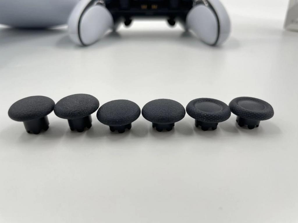 PS5精英手柄开箱:与DualSense手柄外形