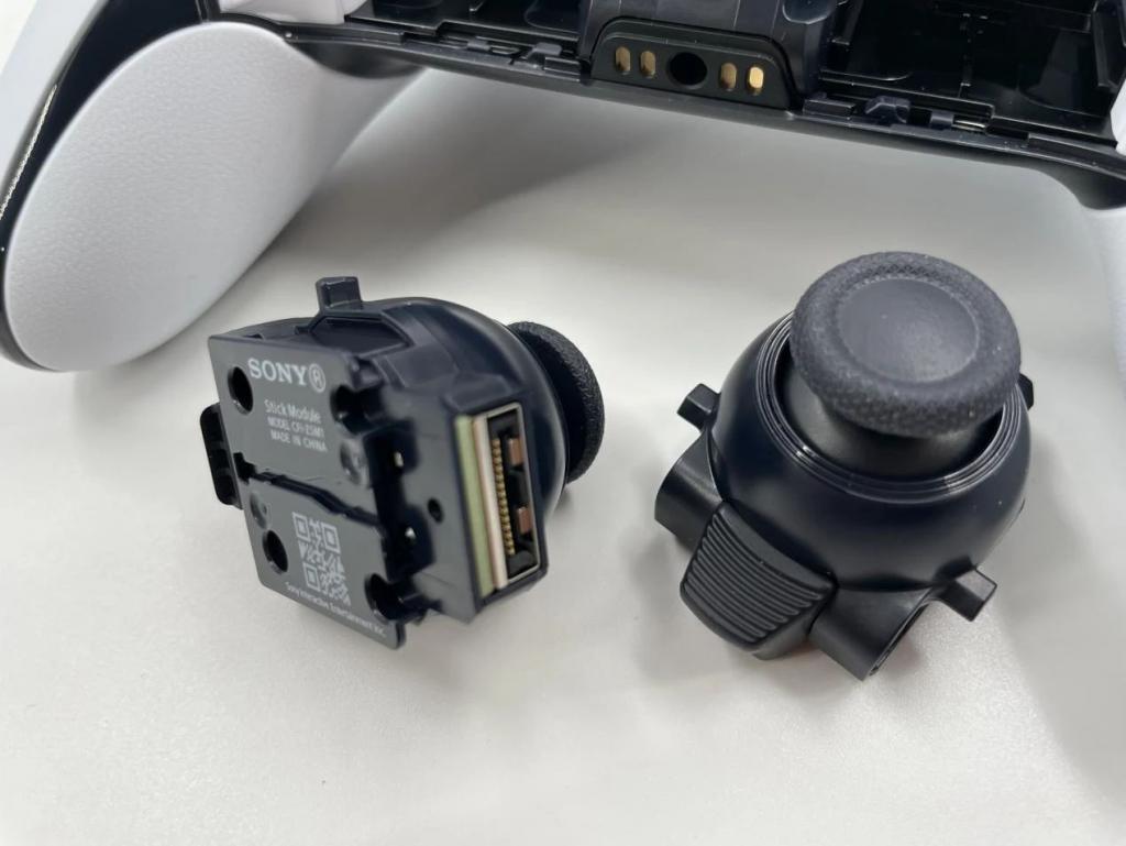 PS5精英手柄开箱:与DualSense手柄外形