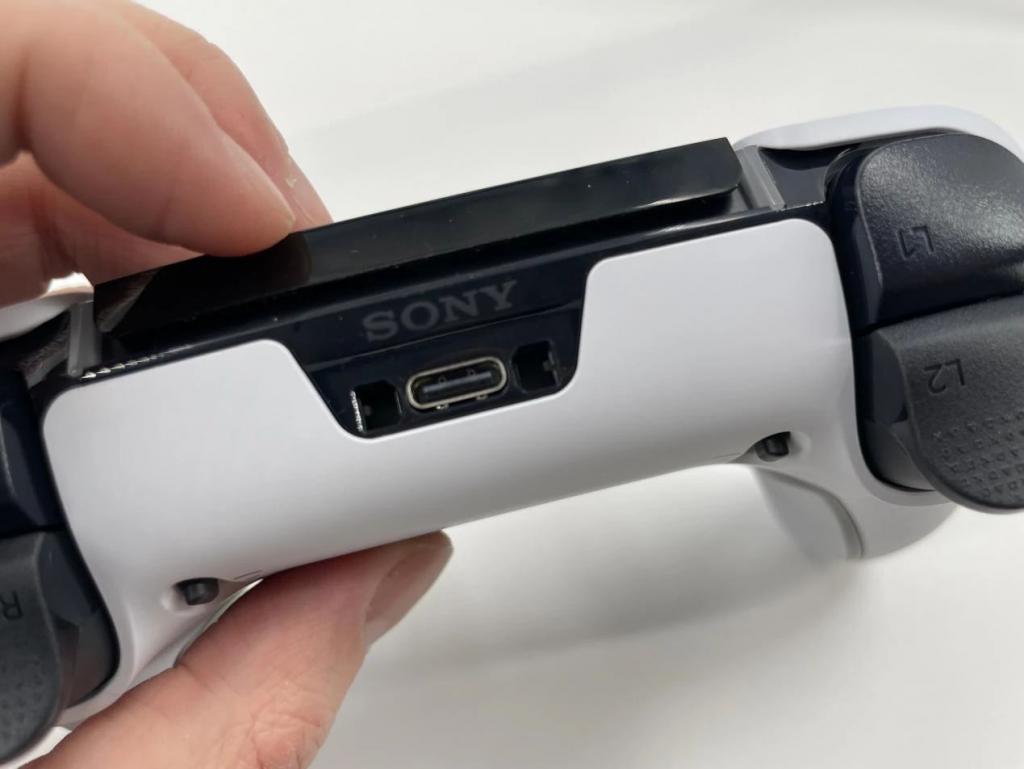 PS5精英手柄开箱:与DualSense手柄外形