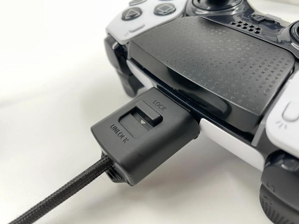 PS5精英手柄开箱:与DualSense手柄外形
