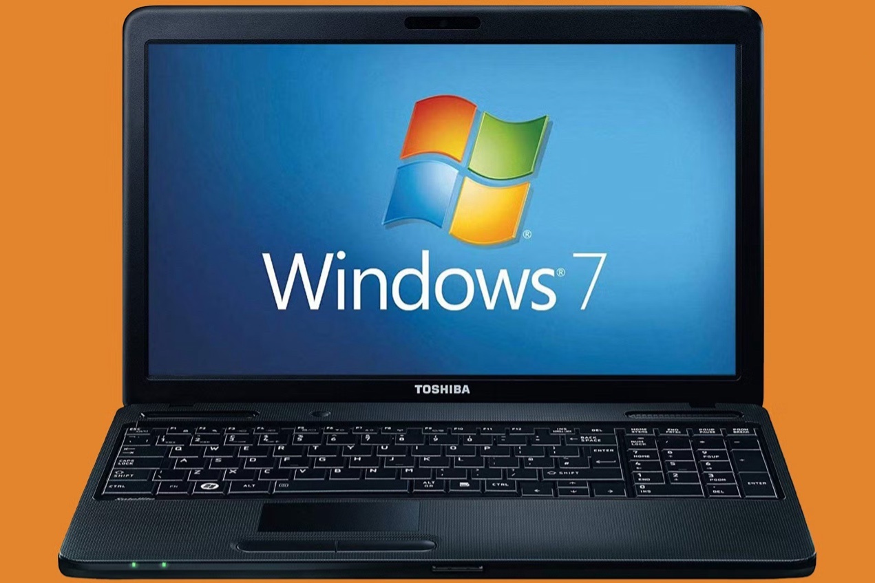 为何早期版本 Win7 系统用纯色桌面背景