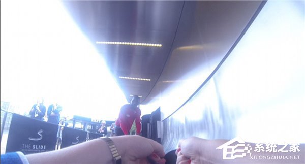 胆小者不要尝试 世界最长滑梯下滑时速超24公里