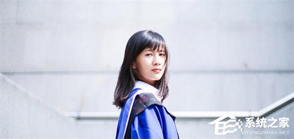 网红Papi酱毕业：穿硕士服拍照秒小清新 真网红！