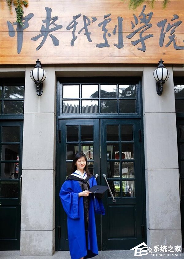 网红Papi酱毕业：穿硕士服拍照秒小清新 真网红！