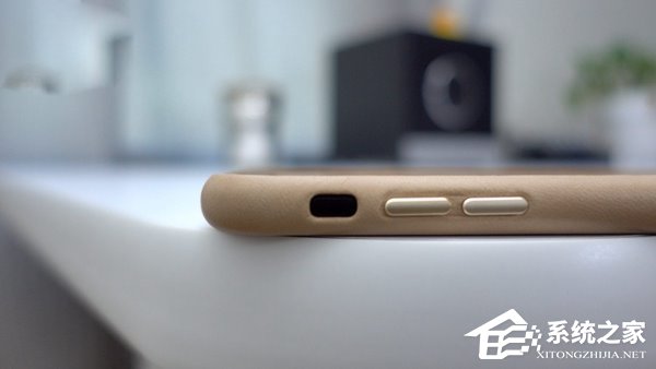 苹果iPhone7 Plus皮革后壳体验的细节