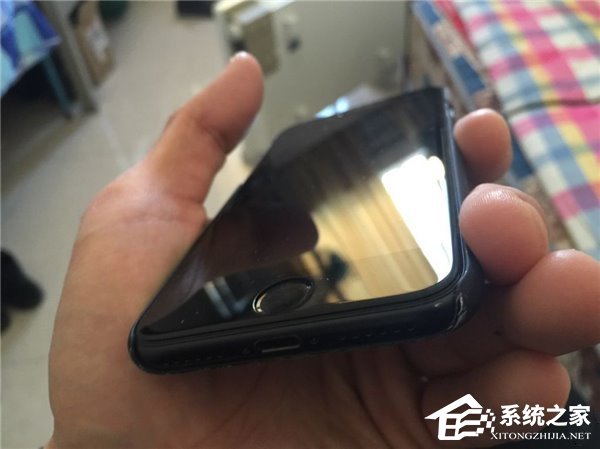 亮黑色iPhone7/Plus掉漆了怎么办？补漆笔轻松修补