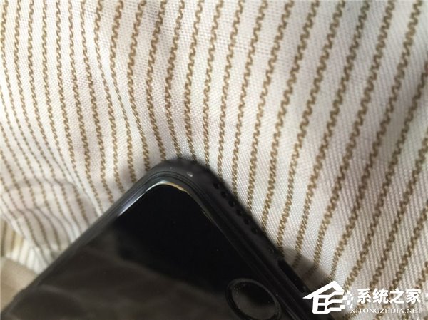亮黑色iPhone7/Plus掉漆了怎么办？补漆笔轻松修补