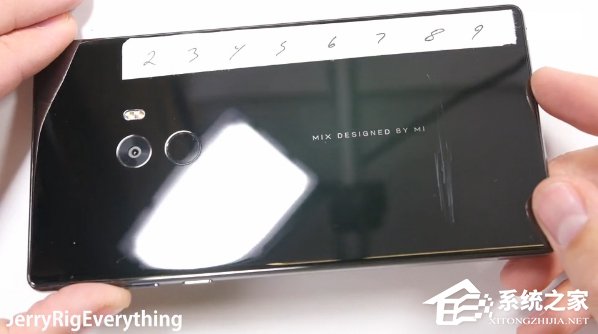 小米MIX暴力测试：全陶瓷机身表现出色